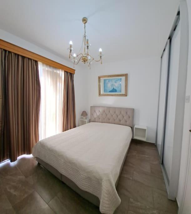 Isabella Court Townhouse Near Venus Beach And Lidl 파포스 외부 사진